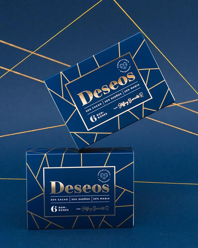 Deseos – empaques de la marca con detalles dorados